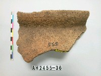 藏品(紅色粗砂素面陶片)的圖片